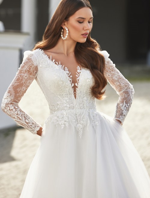 https://www.sposa-lia.com/images/stories/virtuemart/product/Milena (2).jpg